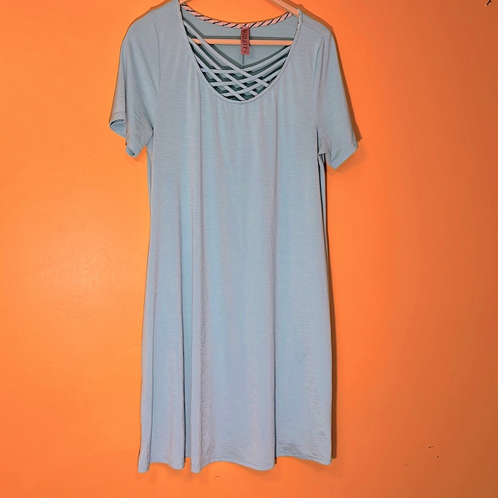 Crisscross neckline dress with pockets